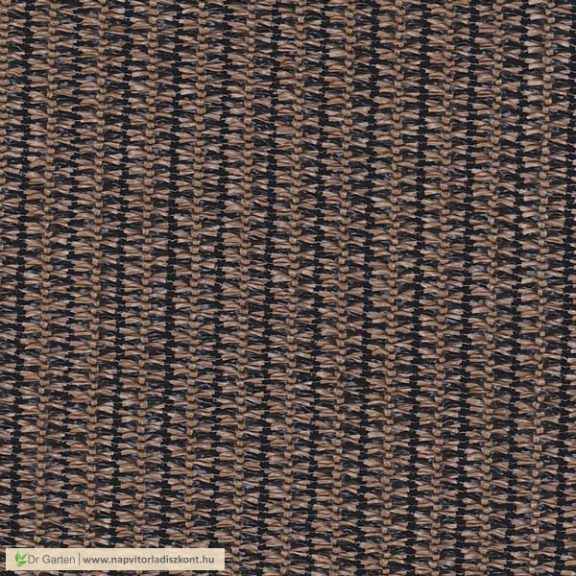 Individuelles Sonnensegel in Grösse 3,83 x 4,50 x 3,74 m