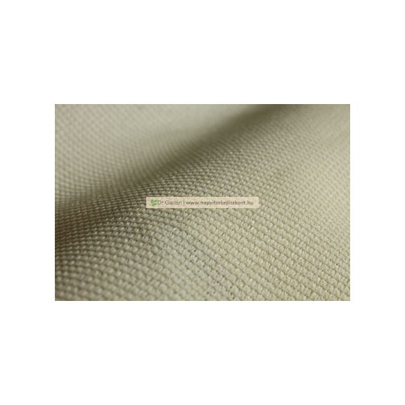 Individuelles Sonnensegel in Grösse 3,83 x 4,50 x 3,74 m